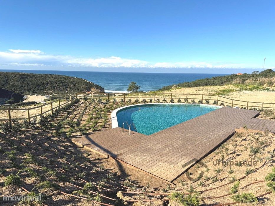 Moradia T2 geminada, junto á praia de São Julião Ericeira.
