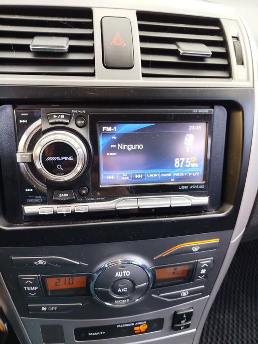 Продам 2 din Alpine магнитолу .