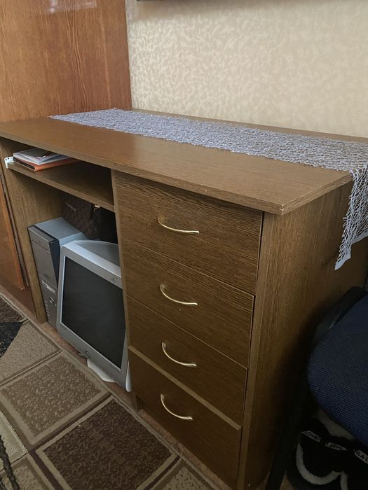 Продається стіл компʼютерний