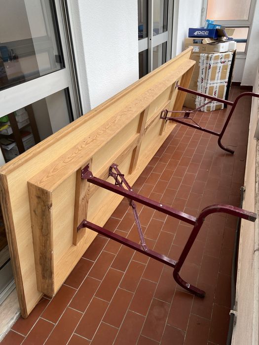 Mesa de madeira retangular