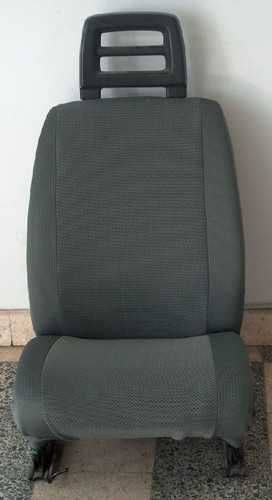 Tapetes, capas de estofos e coberturas para automóvel