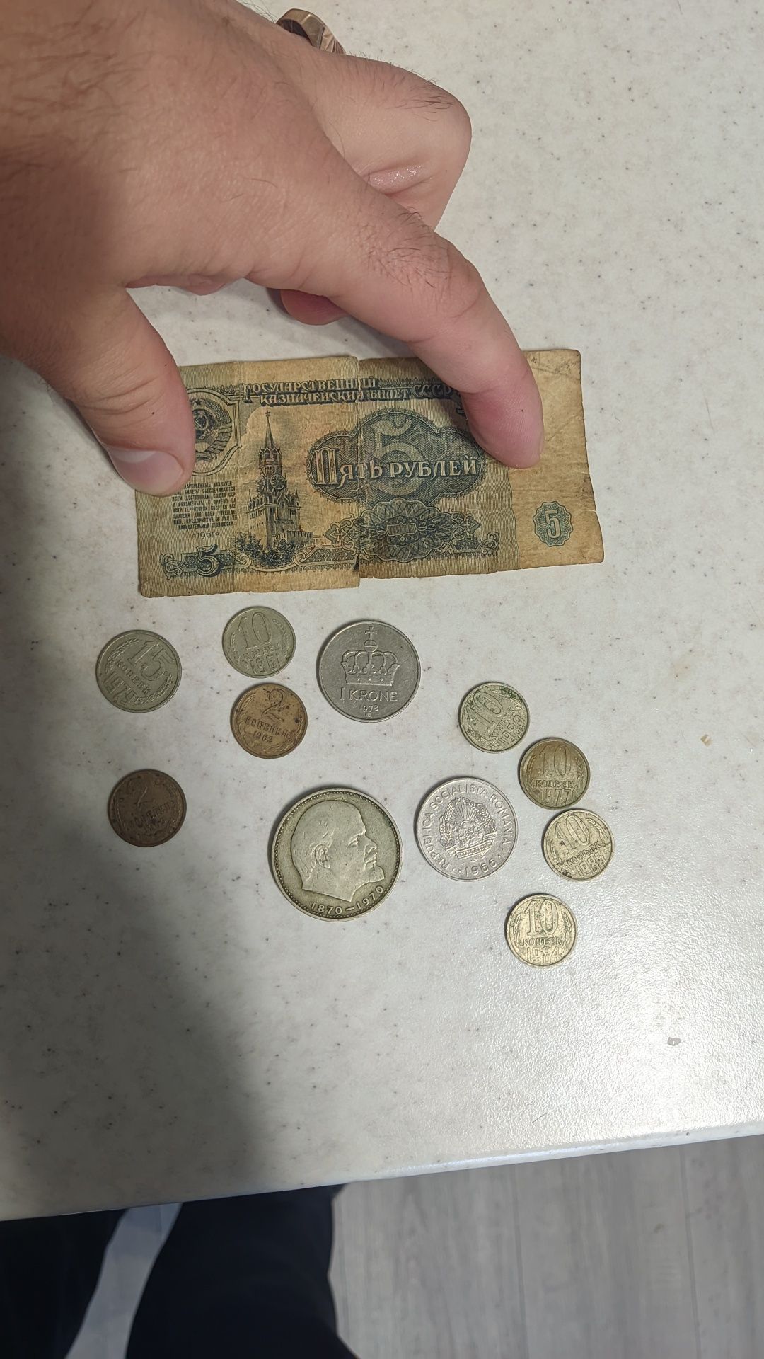 Продам монеты разные .