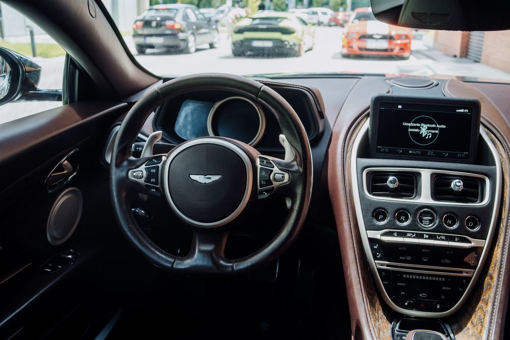 Aston Martin DB11 do ślubu, auto do ślubu, samochód do ślubu,wesele
