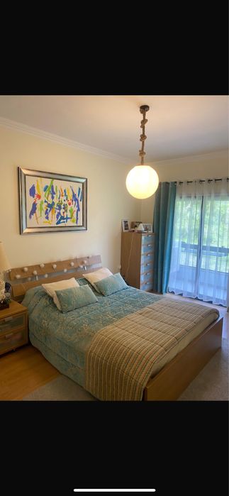 Cama + Mesa de Cabeceira