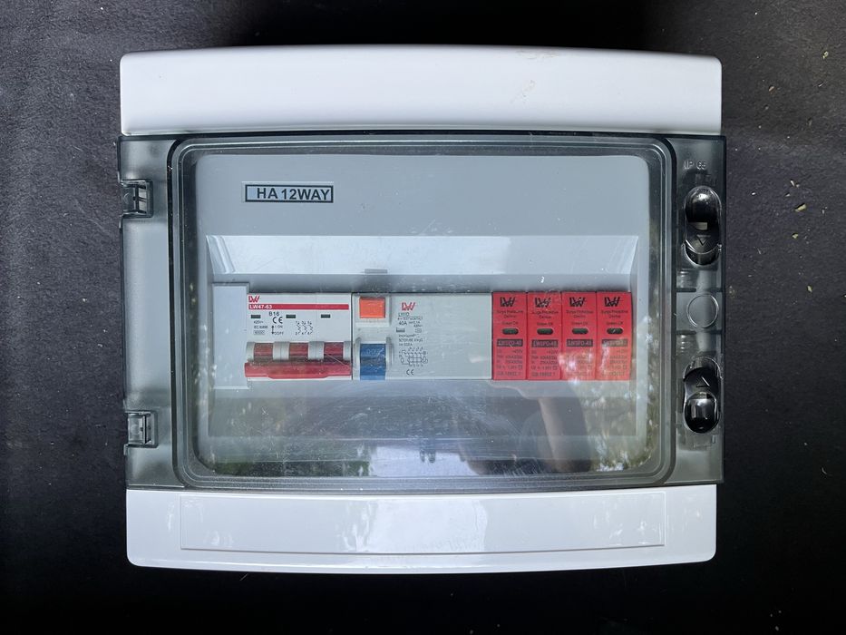 Skrzynka elektryczna do garazu/ rozdzielnia budowlana/ fotowoltaika