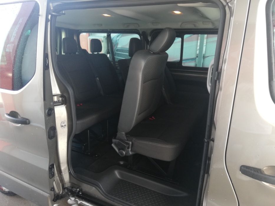 Wynajem busa 9 osobowego Opel Vivaro Long 2018