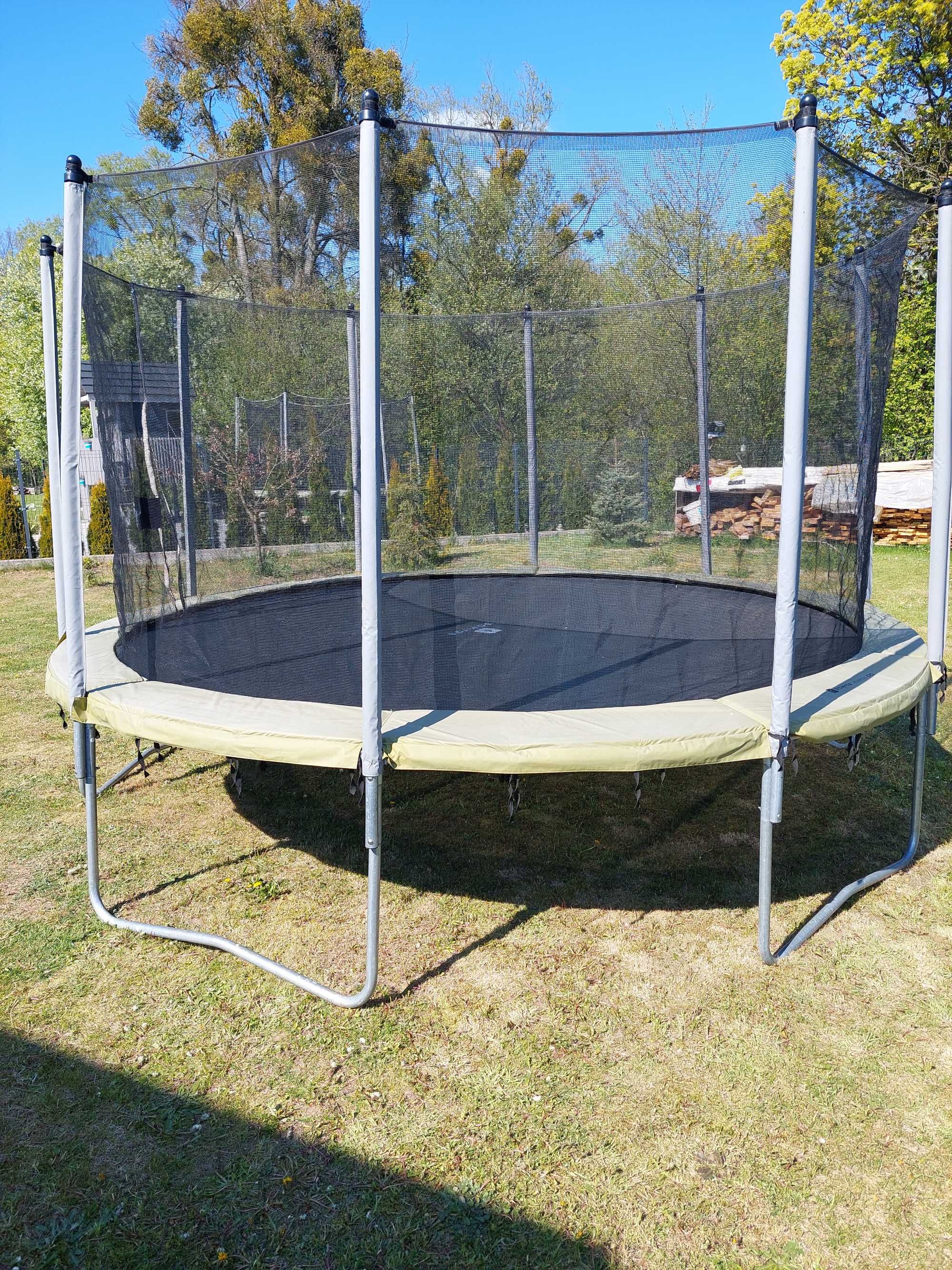 Dużą trampolina , bezpieczna , idealna dla dziecka , czas na zakup