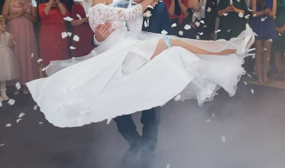 Śliczna suknia ślubna Charlotte Pilar 36/38 koronka rustykalna rekaw