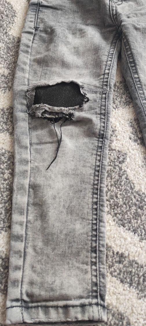 Reserved jeansy 104 modne