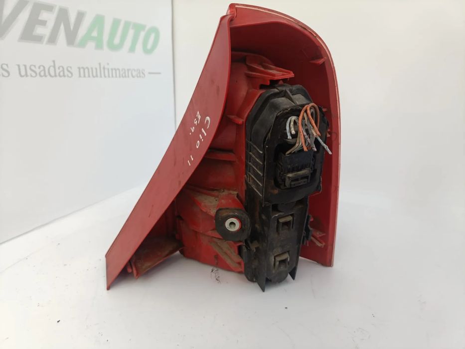 Farolim esquerdo RENAULT Clio II (BB0/1/2_, CB0/1/2_)