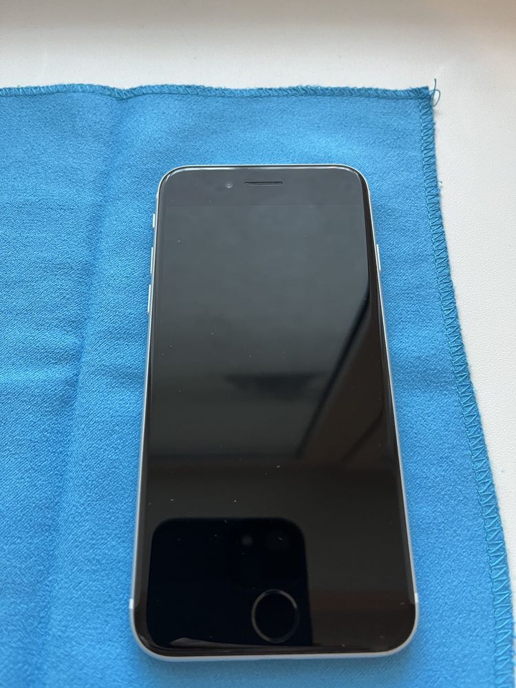 Iphone SE 2020 білий.