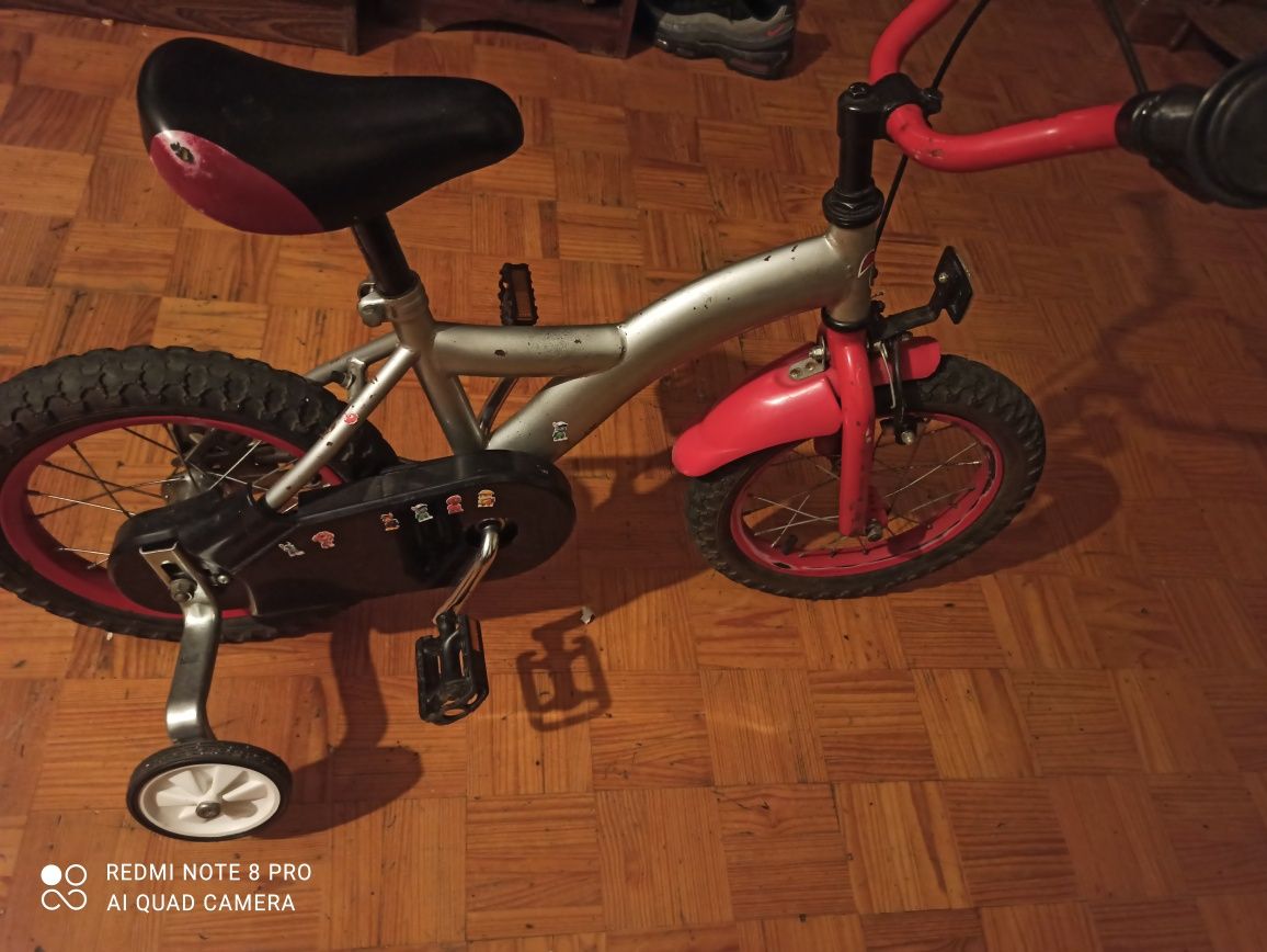Bicicleta para criança com rodas de apoio