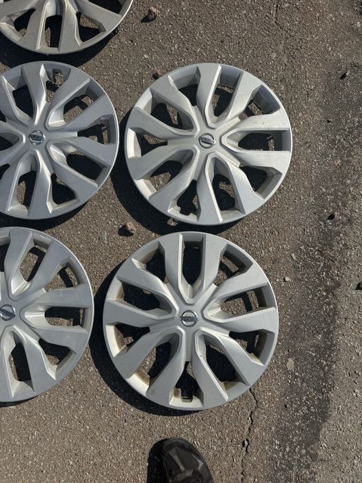 Колпак R17 Nissan Rogue в наявності більше 10 штук