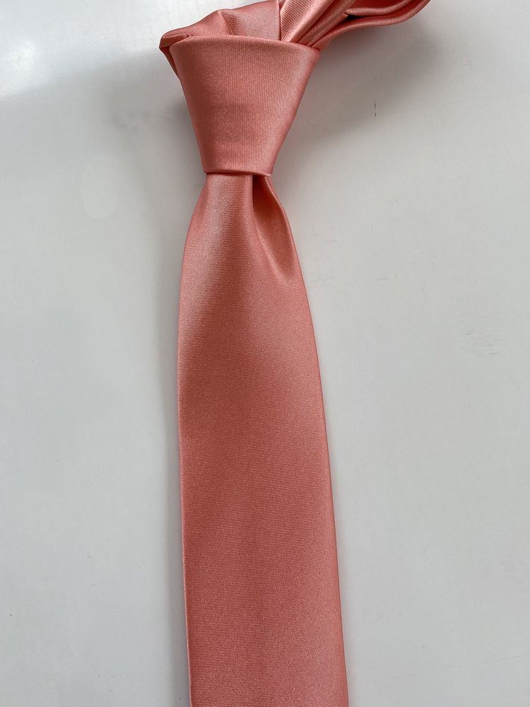 Krawat męski nowy 6,5 cm szerokość kolor róż nie używany