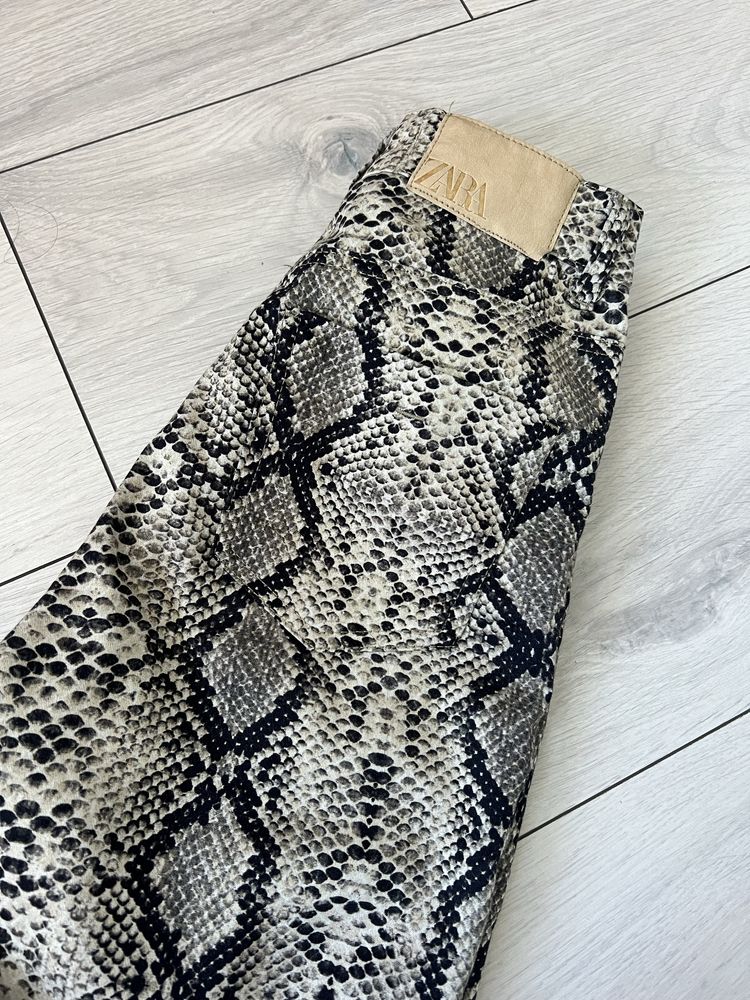 Spodnie Zara materiałowe wzór skóra węża print r. XS High Rise