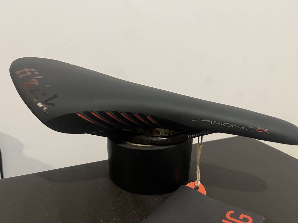 siodełko rowerowe Fizik Arione CX Carbon Braided Rail