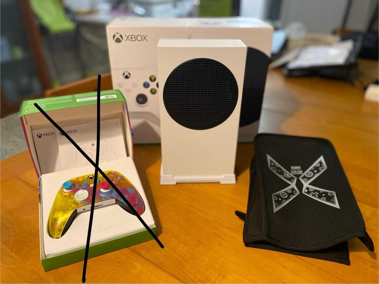 Xbox Series S + base apoio e capa