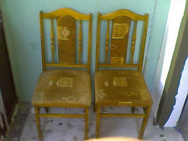 cztery krzesła pokojowe