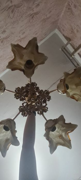 Продам  люстру в хорошем состоянии