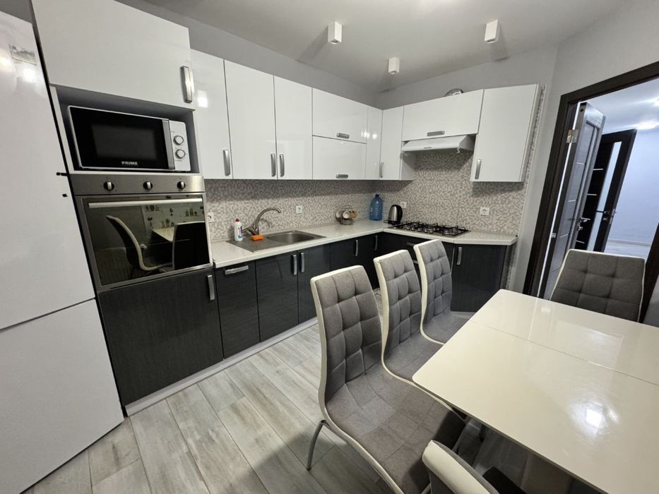 Оренда 3 км квартири з гардеробною Новобудова р-н Бам