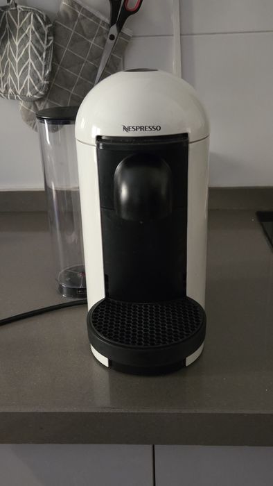 Máquina café Nespresso Vertuo Plus White