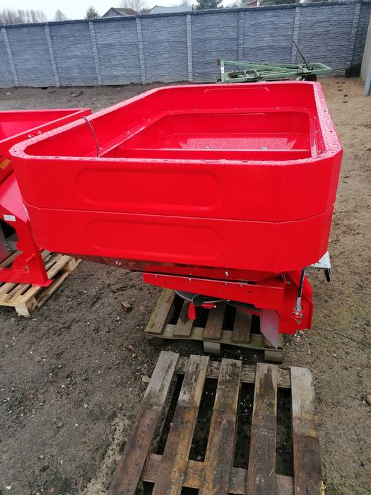 Rozsiewacz Nawozów Woprol  Akpil Junior II 600kg Hydraulika, Oświetlen
