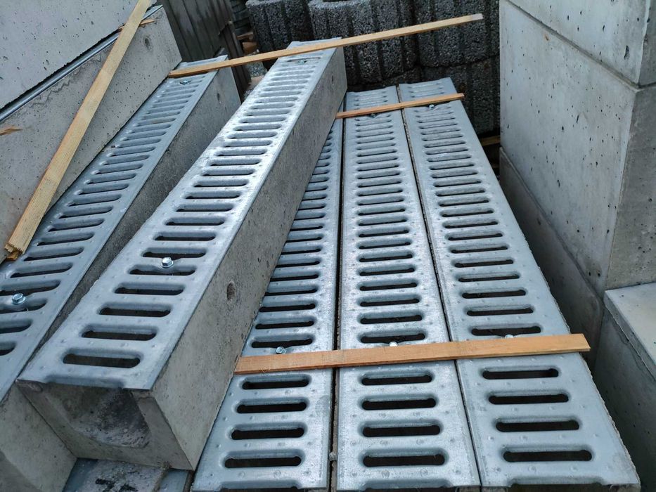 Odwodnienie odpływ kanał odwodnienia liniowe przepust korytko ciek