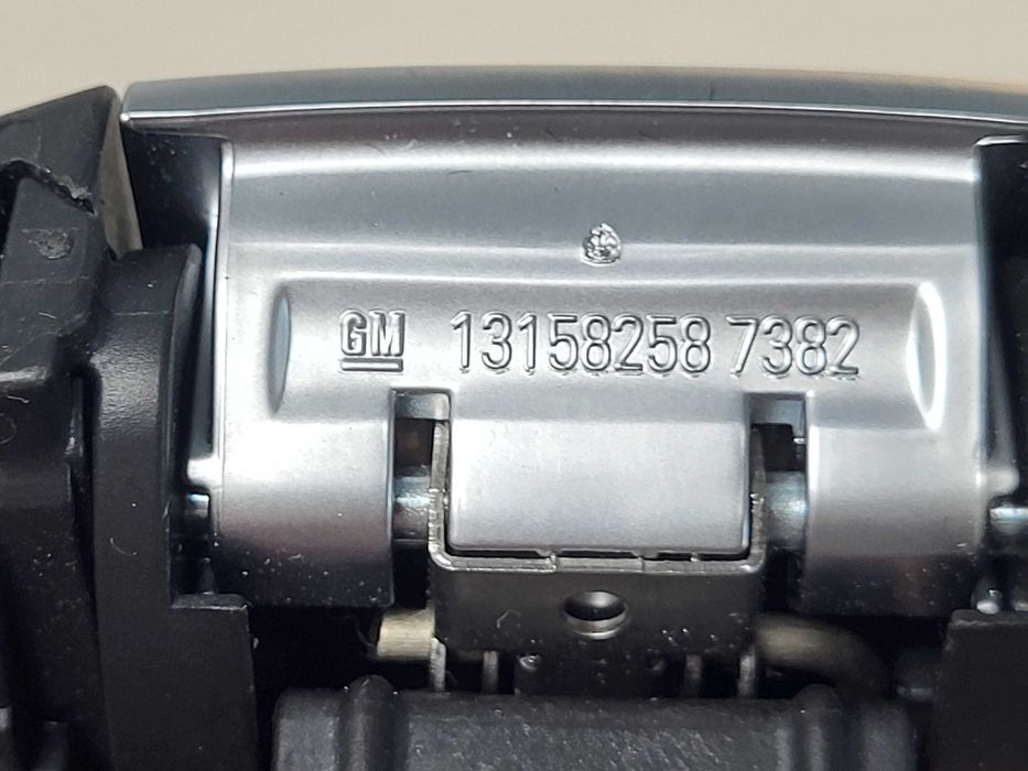 Clipe de retenção da bandeja de carga interna GENUÍNO