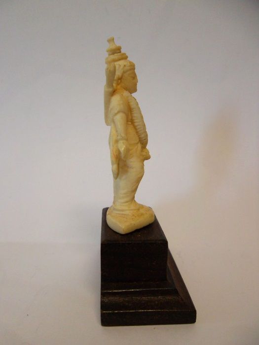 pequena antiga escultura de Deusa asiática esculpida