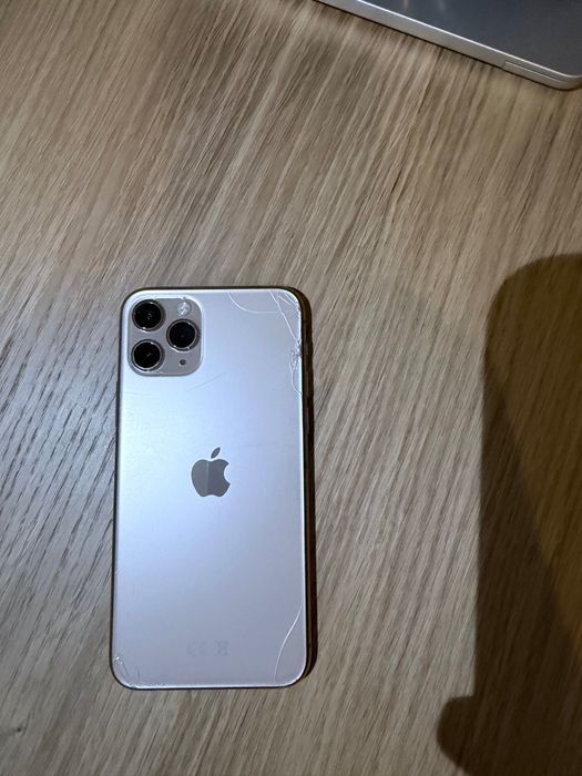 iPhone 11 Pro 64GB Gold, bateria 89%, iOS 18