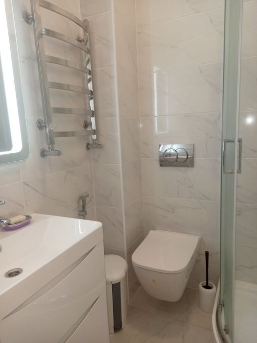 Подобово 1-к.кв.біля ж/д,10 хв.Оперний- 2-6 осіб(ЦІНА ДОГОВІРНА))