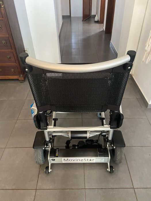 Cadeira de rodas elétrica com apenas um mês de idade!!!
