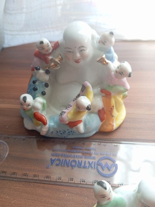 Buda de fertilidade em porcelana