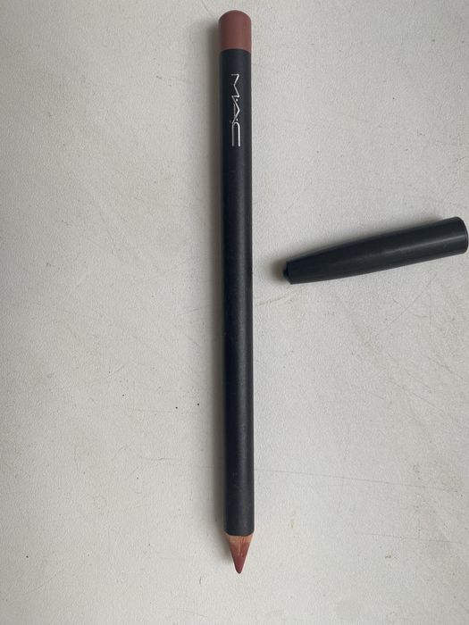 Mac boldly bare олівець для губ