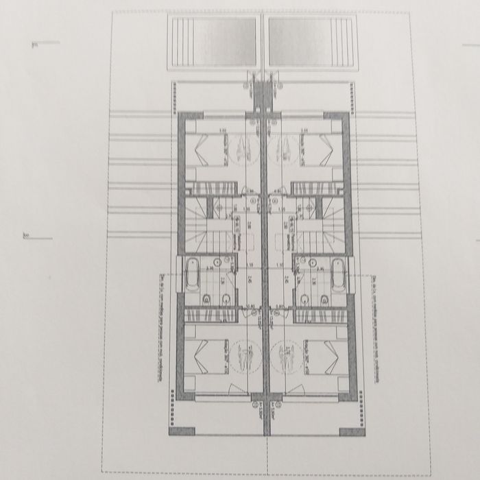 V3 triplex geminada com piscina só a particulares