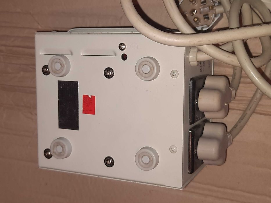 Стабилизатор/кондиционер электропитания Tripp Lite.