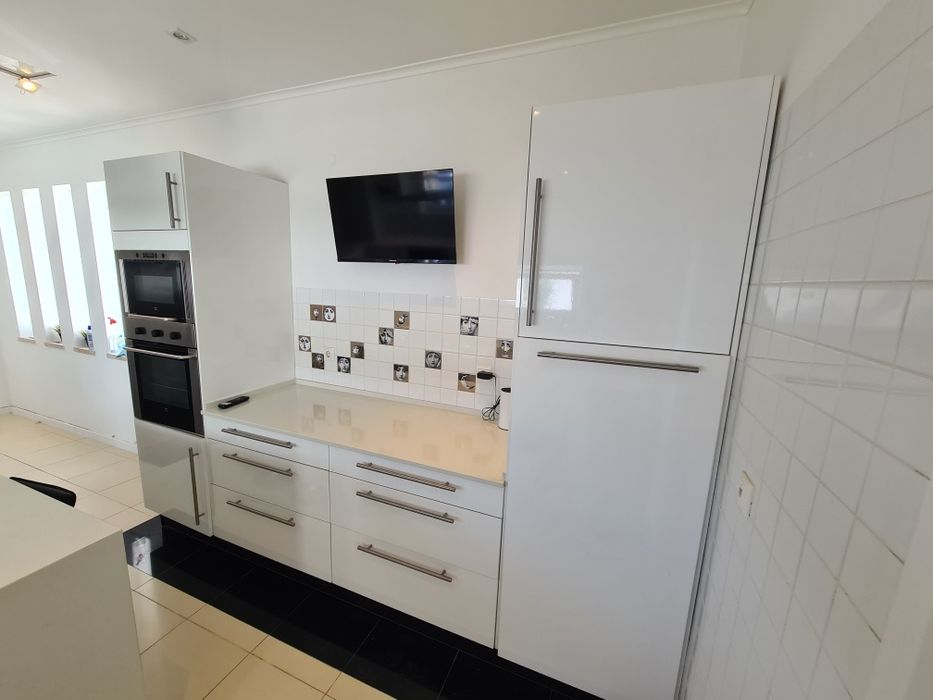 Vendo cozinha branca laminada s/bancada