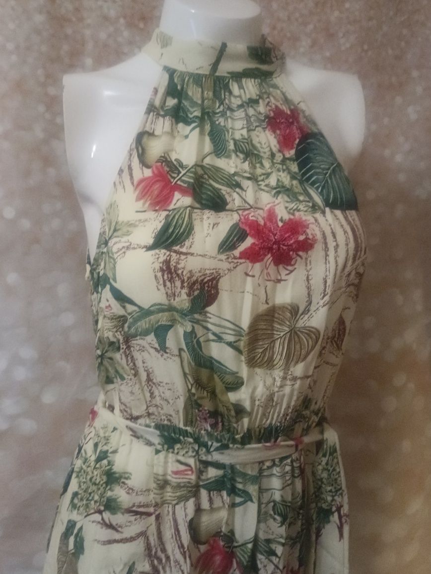 Sukienka z dekoltem halter