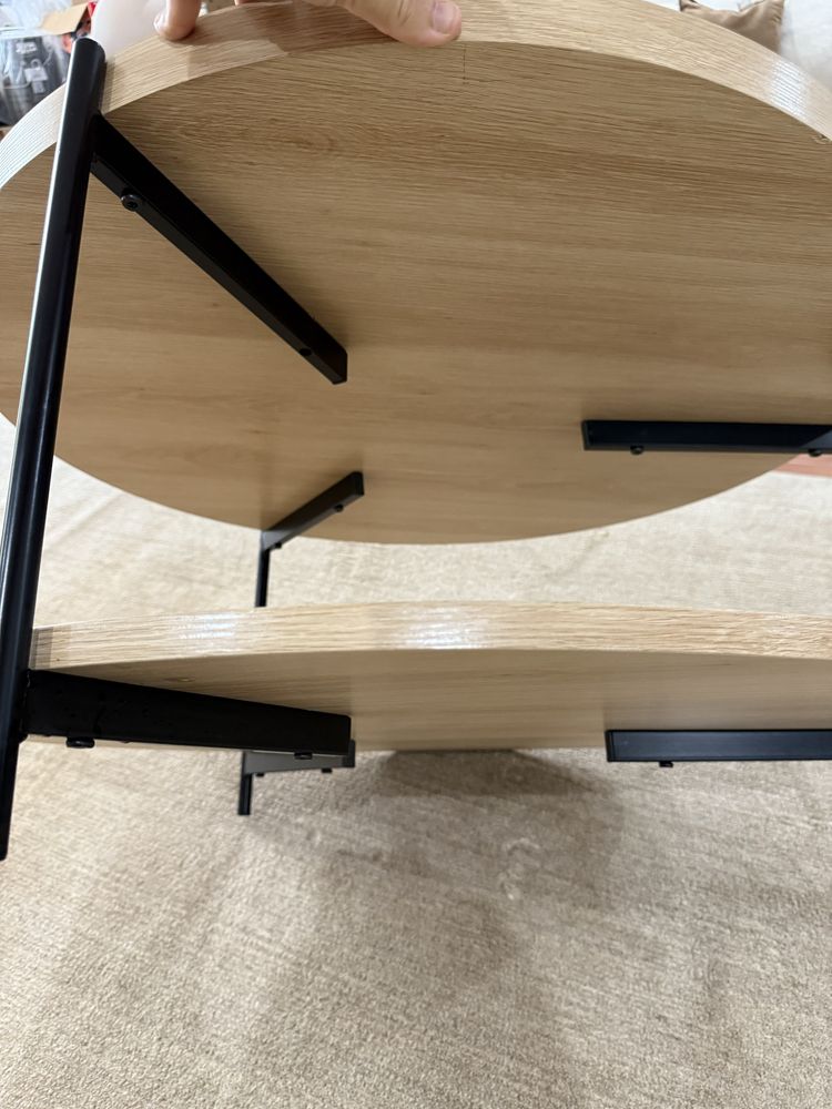 Mesa de centro com pés metalicos