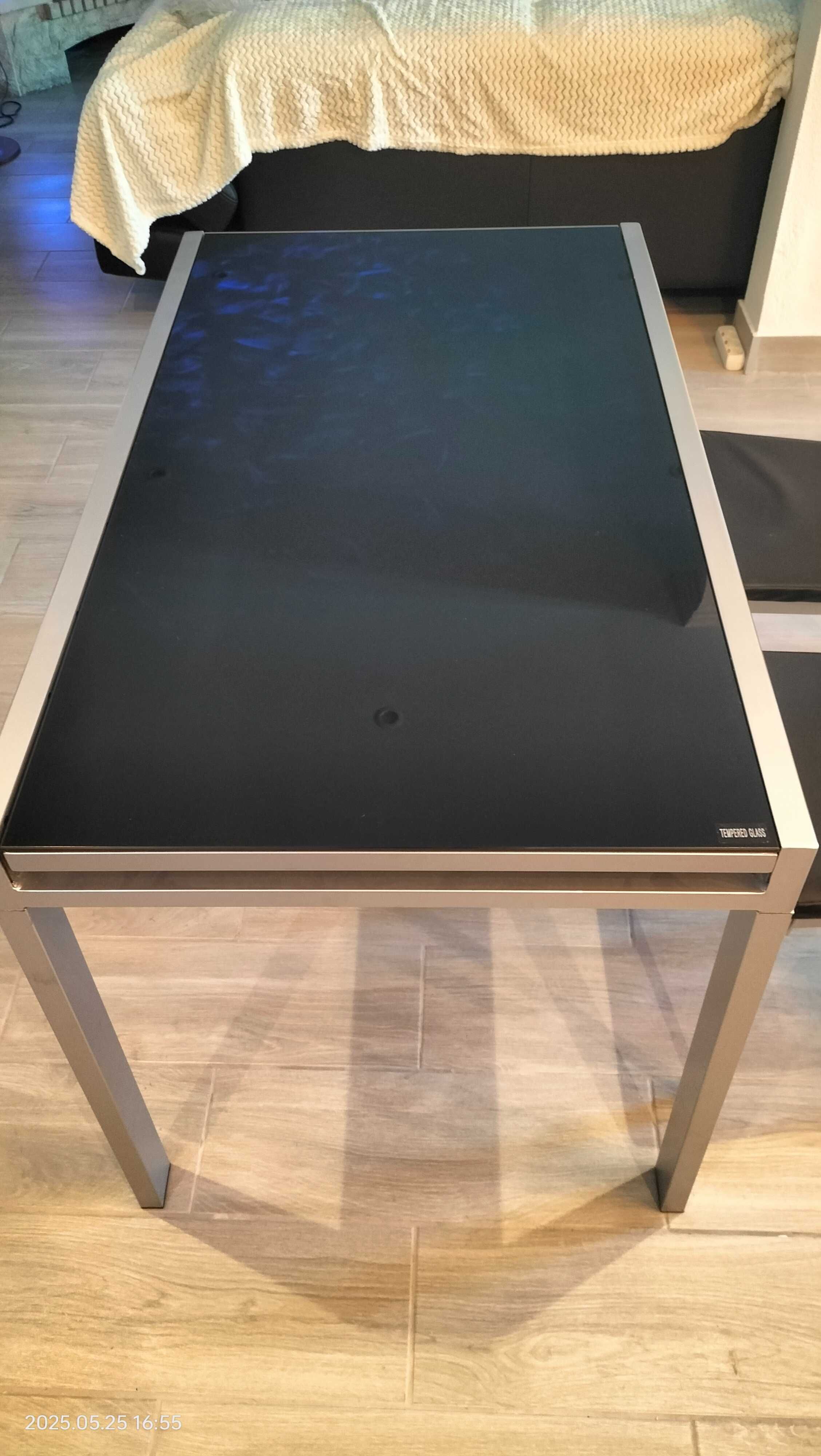 Mesa extensível com 4 cadeiras