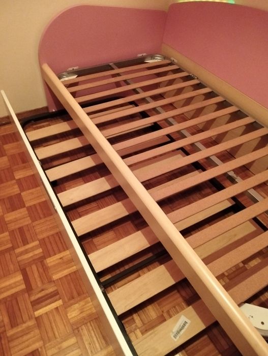 Cama dupla com 1 colchão