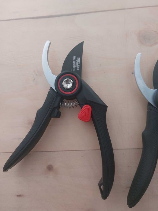 Tesoura nova muito forte de poda ou jardinagem