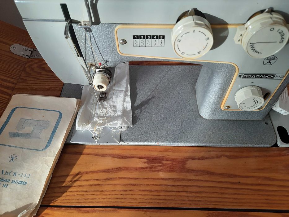 Швейна машинка Подольск 142 з ел. приводом б/в. 2250грн. Торг