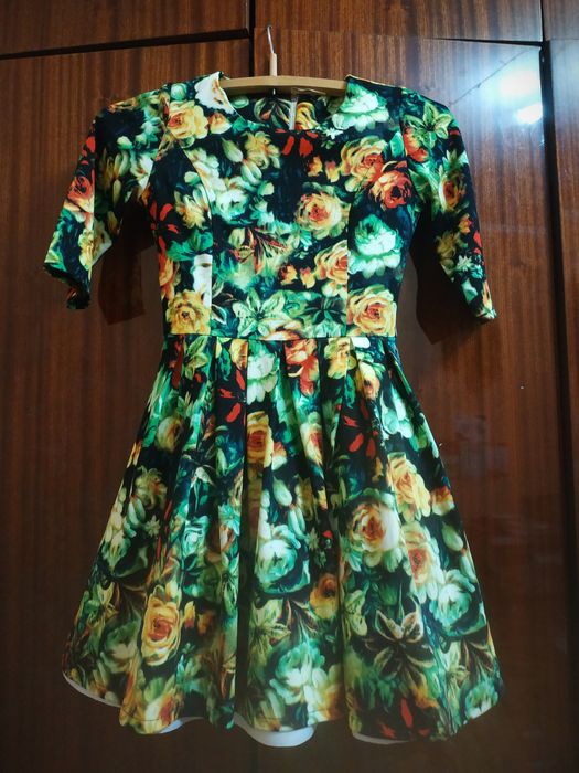 Платье цветастое нарядное
