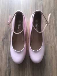 Sapato rosa de salto alto