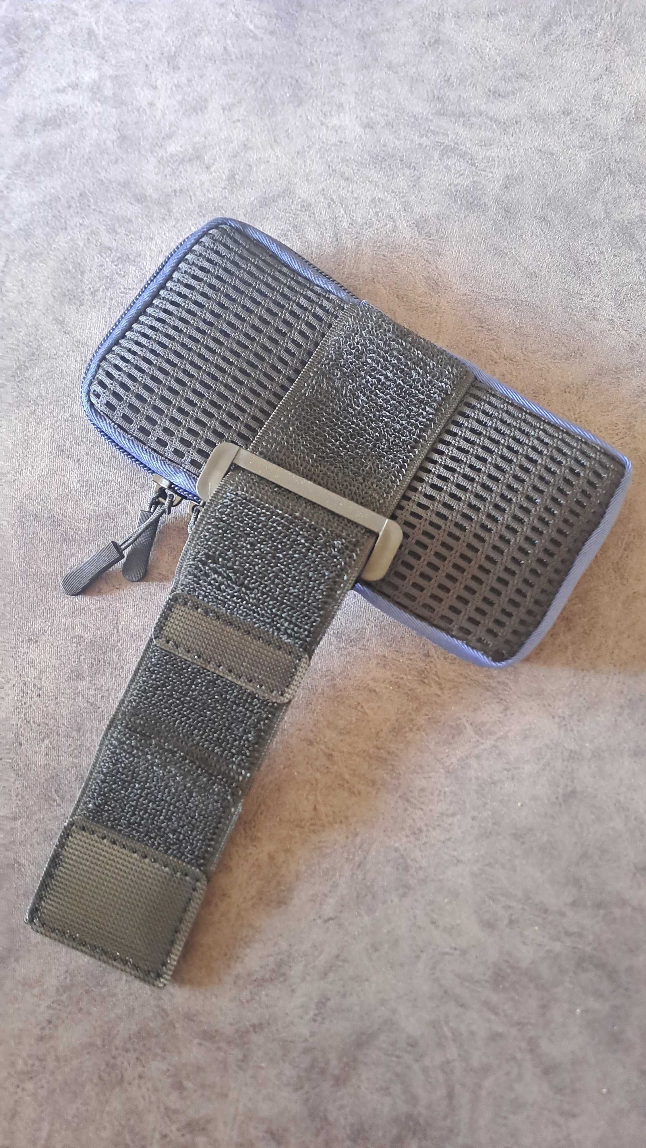 Etui sportowe Adidas Sport Armband granatowy na telefon ramię bieganie