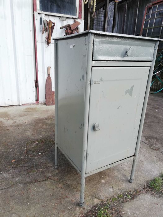 stare szafki wojskowe z demobilu metalowe PRL unikat
