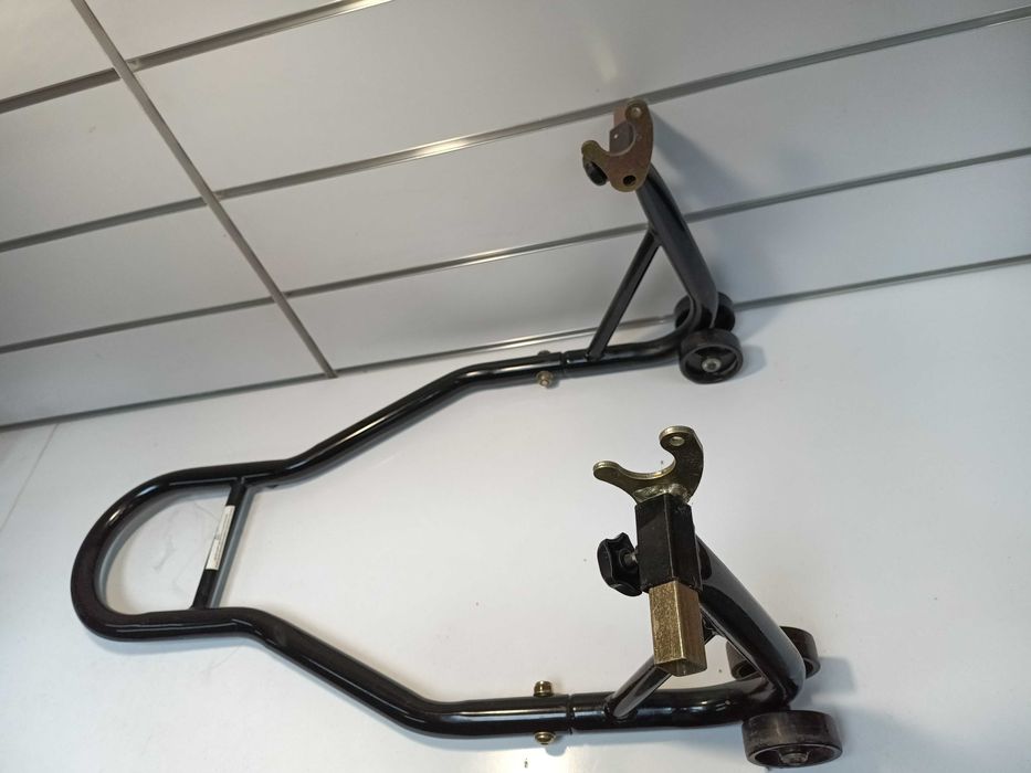 Podnośnik do motocykla, stojak pod wahacz typu V.