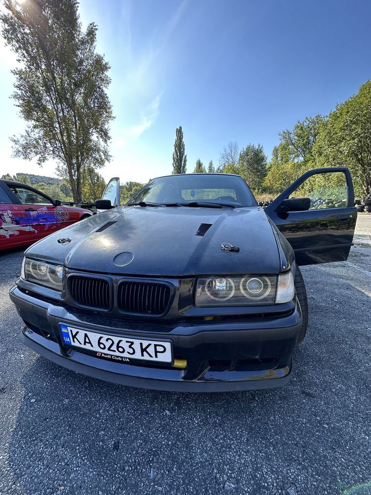 BMW e36 (дрифт корч)