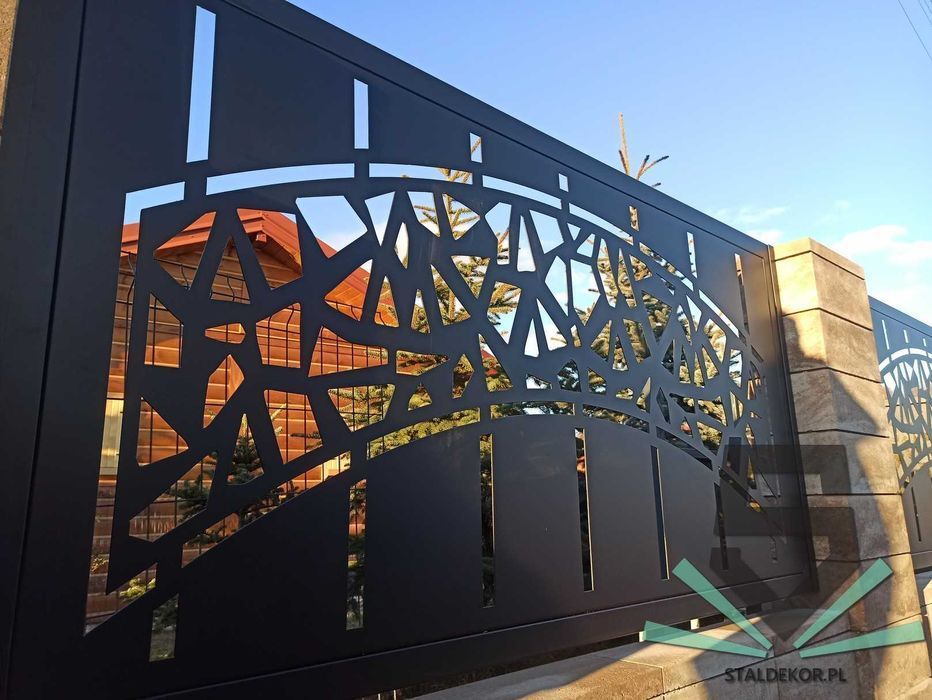 Brama przesuwna 4,5x1,5m wycinana laserowo, CNC,  panelowa.